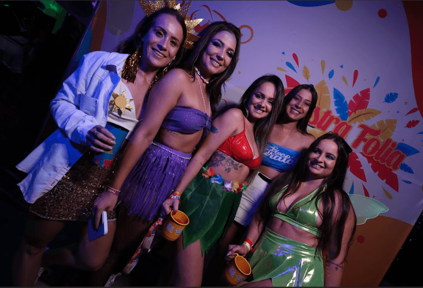 Grupo de amigas fantasiadas